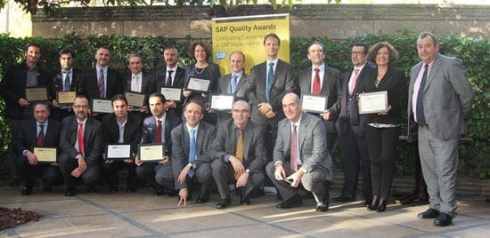 Los premiados y miembros del jurado junto al director general de SAP España, João Paulo da Silva